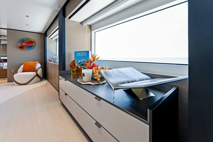 2024 Custom Line Navetta 33