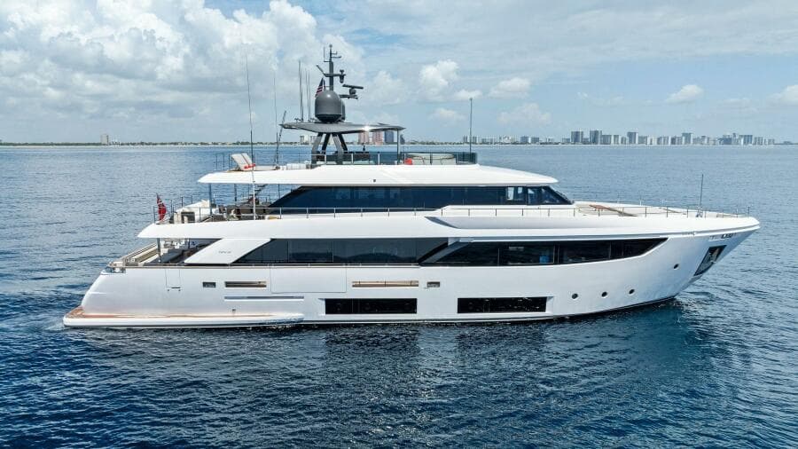 2024 Custom Line Navetta 33