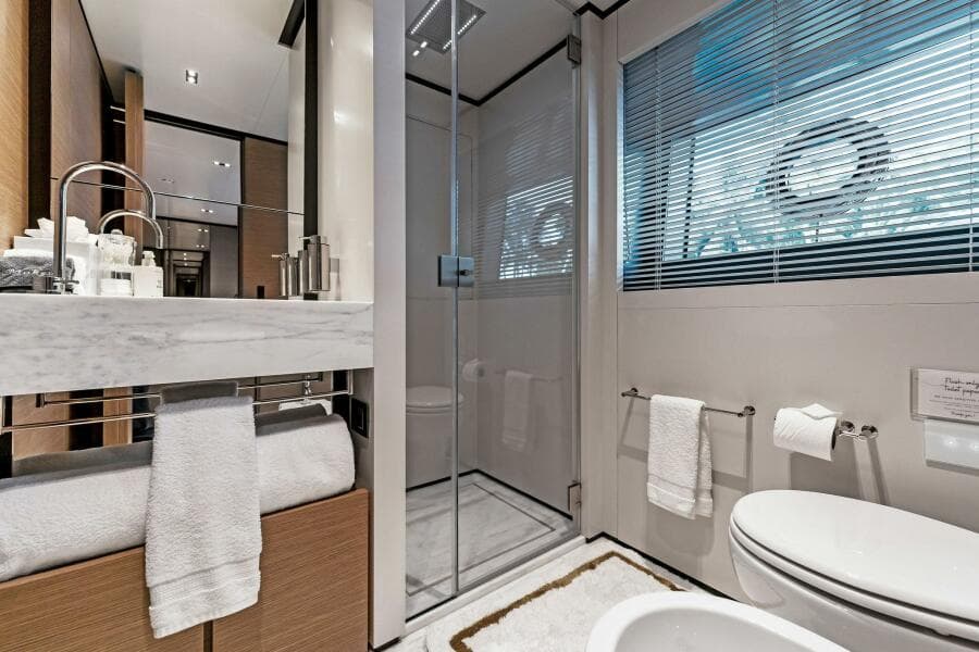 2024 Custom Line Navetta 33