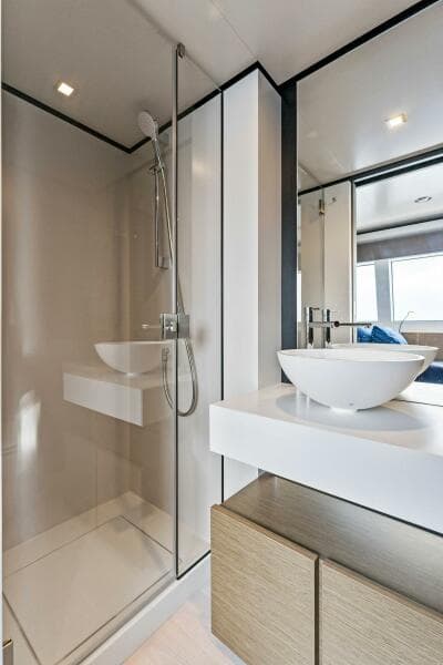 2024 Custom Line Navetta 33