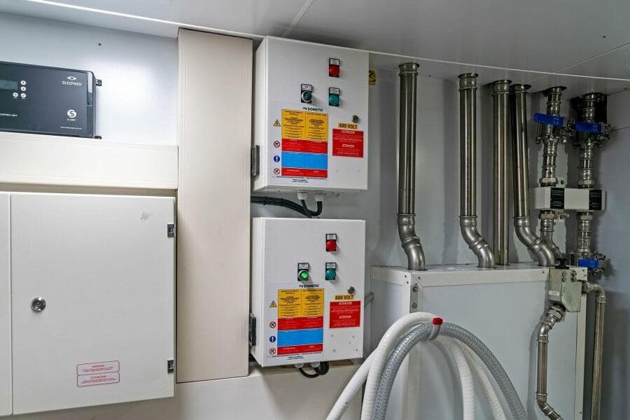 2024 Custom Line Navetta 33