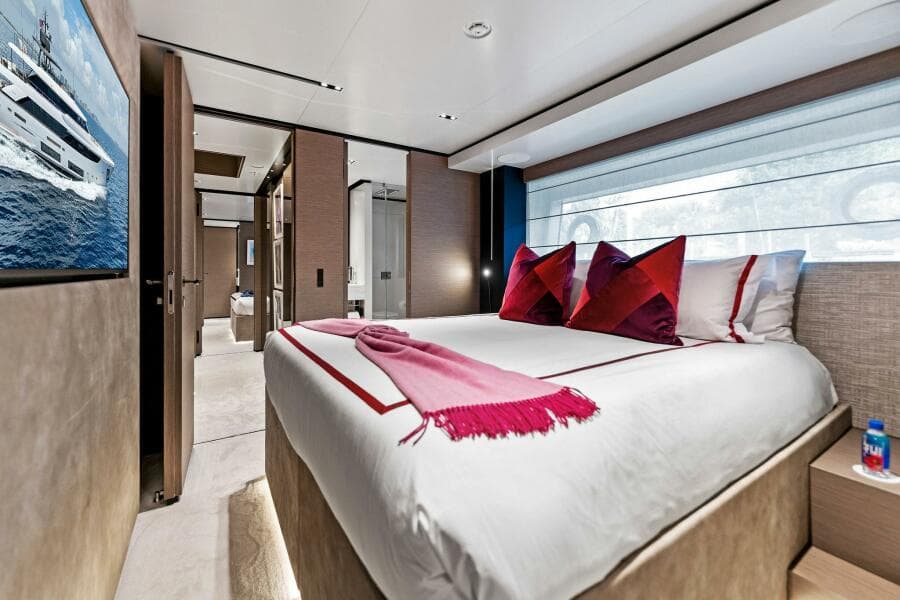 2024 Custom Line Navetta 33