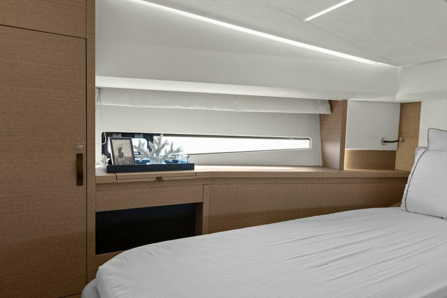 2022 Prestige 460 Flybridge - Brace Yourself Too -Guest Stateroom