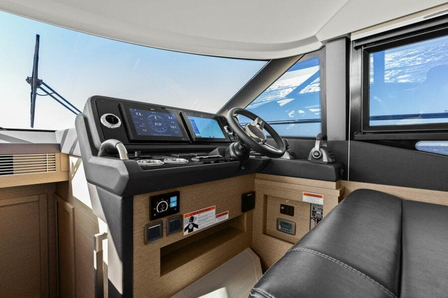 2022 Prestige 460 Flybridge - Brace Yourself Too -Helm