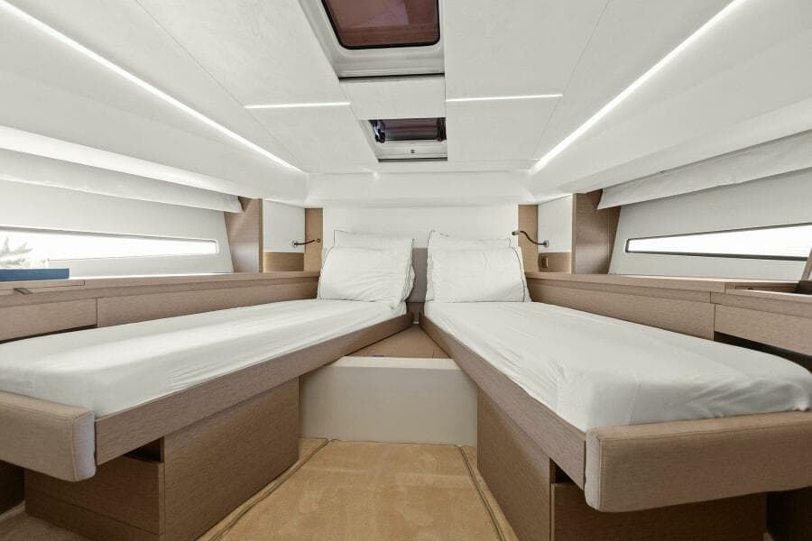 2022 Prestige 460 Flybridge - Brace Yourself Too -Guest Stateroom