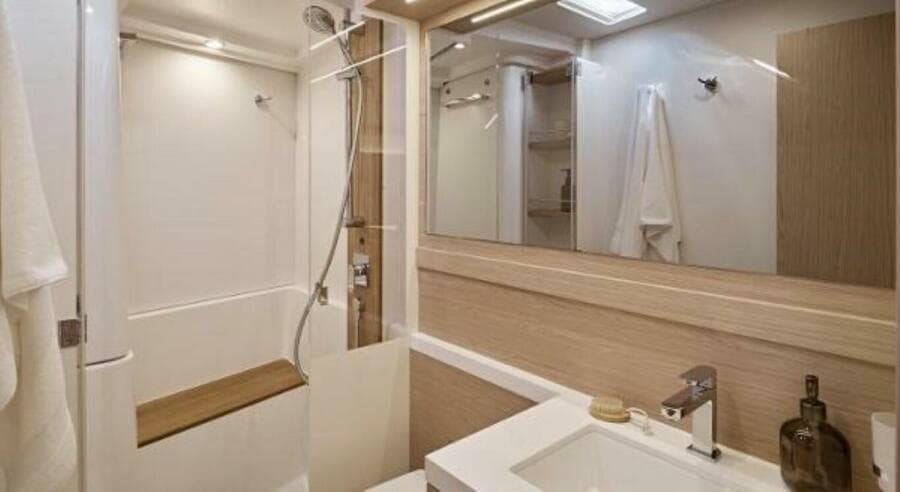 2025 Beneteau Oceanis Yacht 60