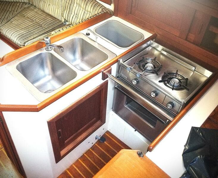 1983 Pacific Seacraft 37
