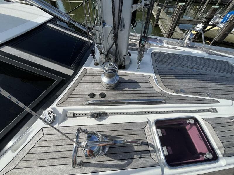 Stbd Side Electric Halyard Winch