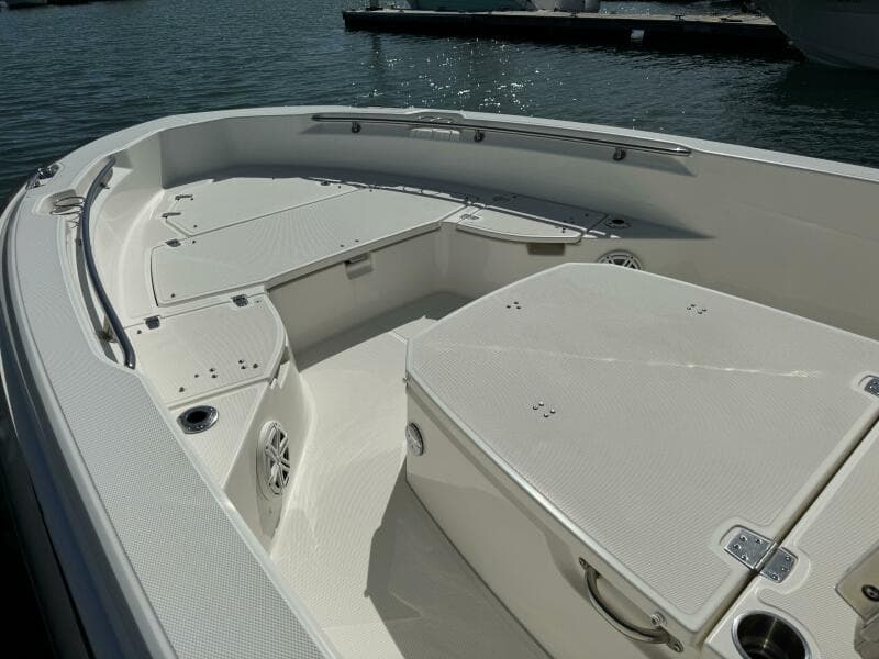 2022 Boston Whaler 250 Dauntless