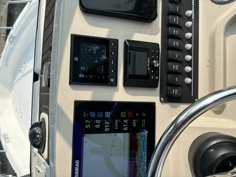 2023 Boston Whaler 250 Dauntless