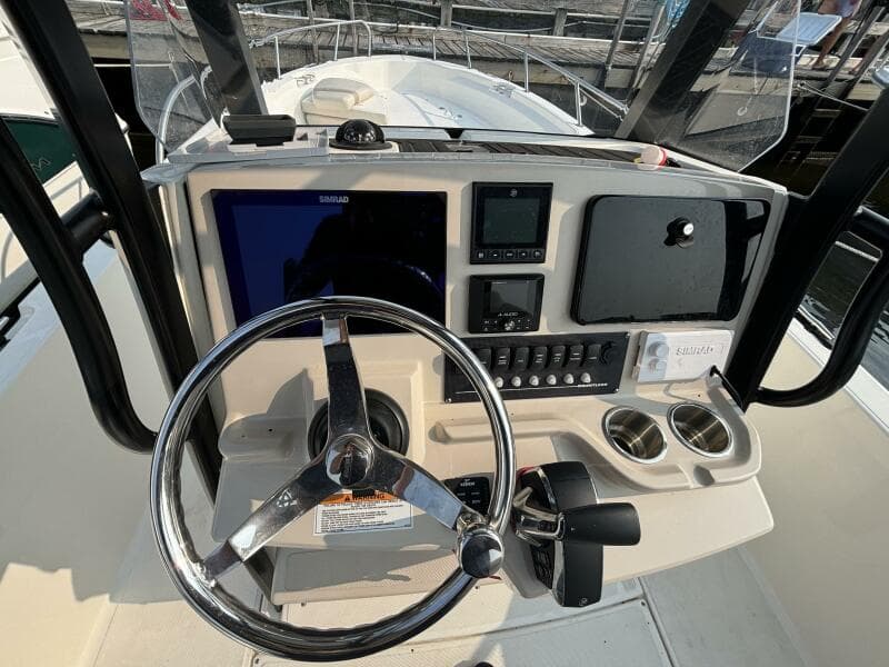 2023 Boston Whaler 250 Dauntless