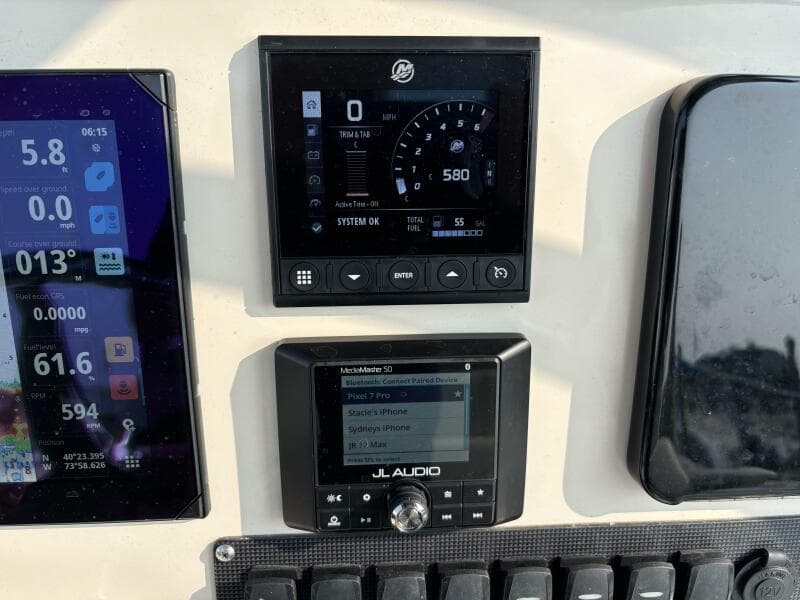 2023 Boston Whaler 250 Dauntless