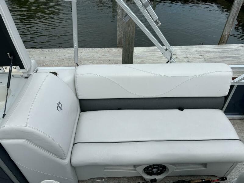 2022 Tahoe GT2585 Center Console Fishing Tritoon