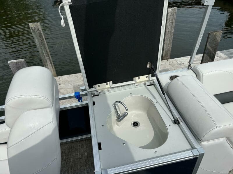 2022 Tahoe GT2585 Center Console Fishing Tritoon