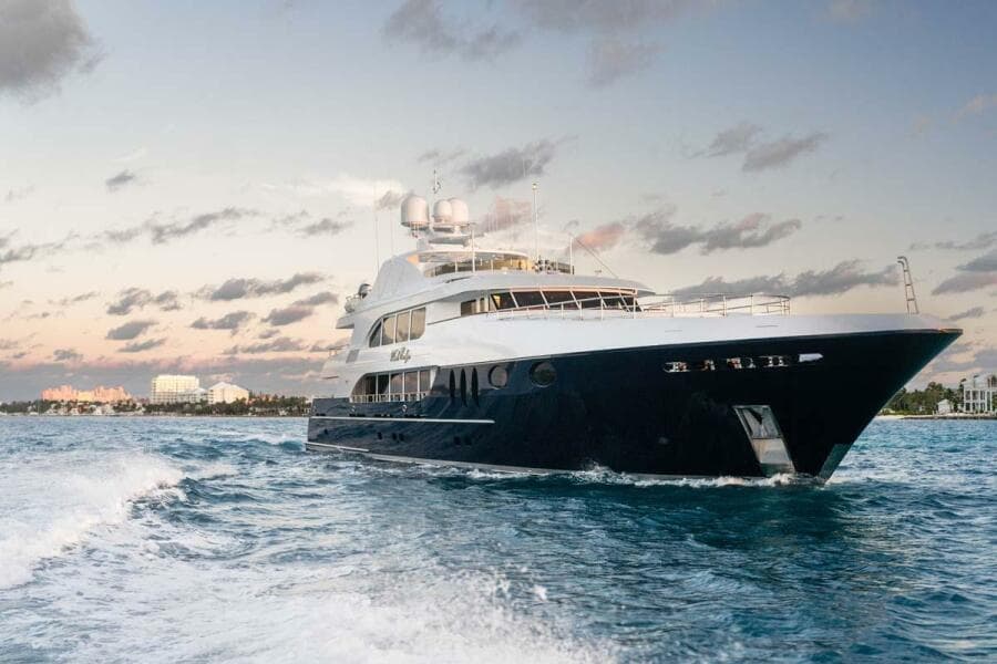 2005 Trinity Yachts Tri-Deck