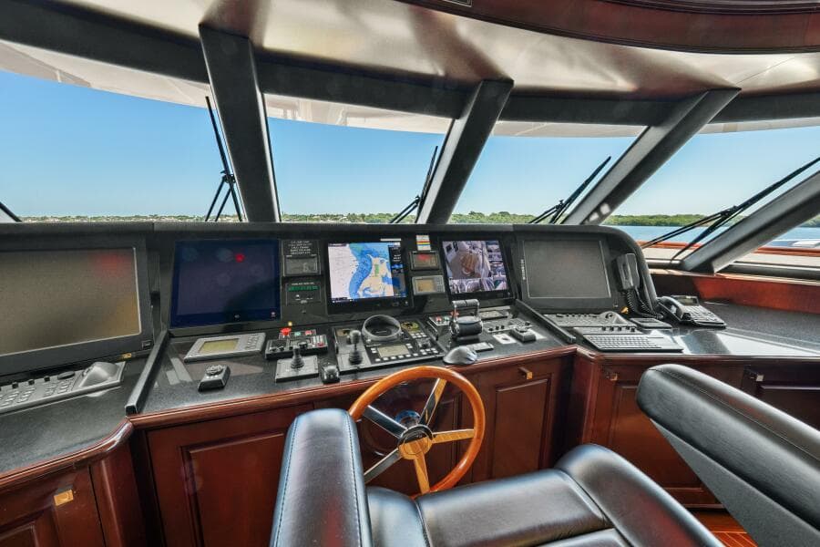 2005 Trinity Yachts Tri-Deck