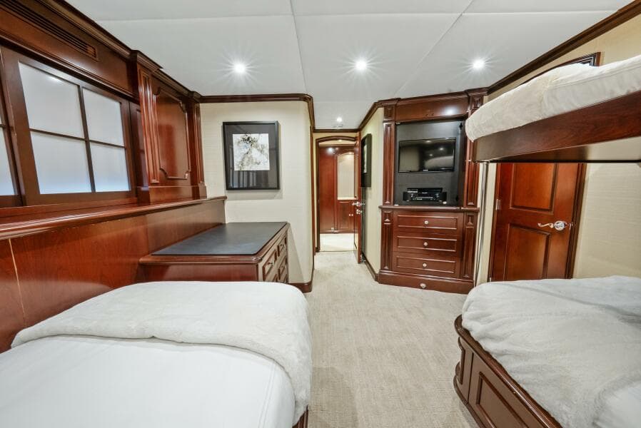 2005 Trinity Yachts Tri-Deck