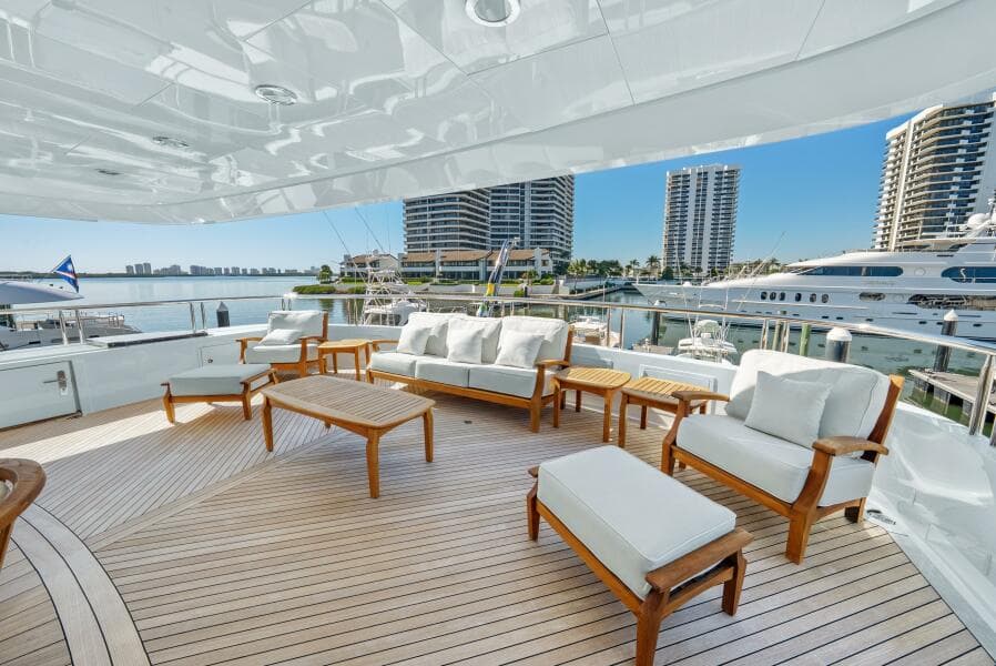 2005 Trinity Yachts Tri-Deck