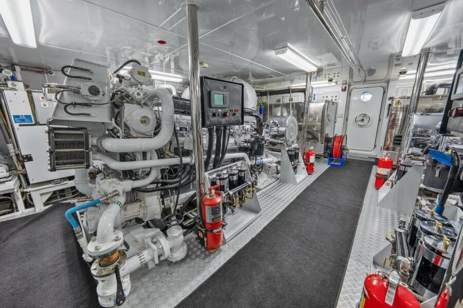 2005 Trinity Yachts Tri-Deck