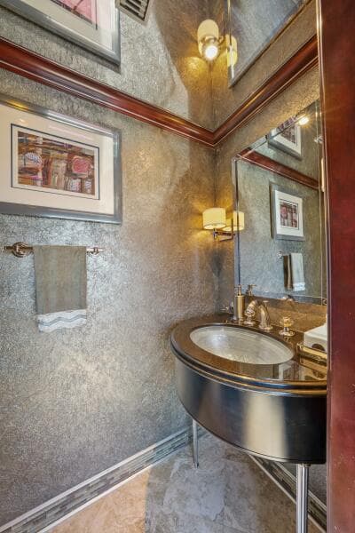 2005 Trinity Yachts Tri-Deck