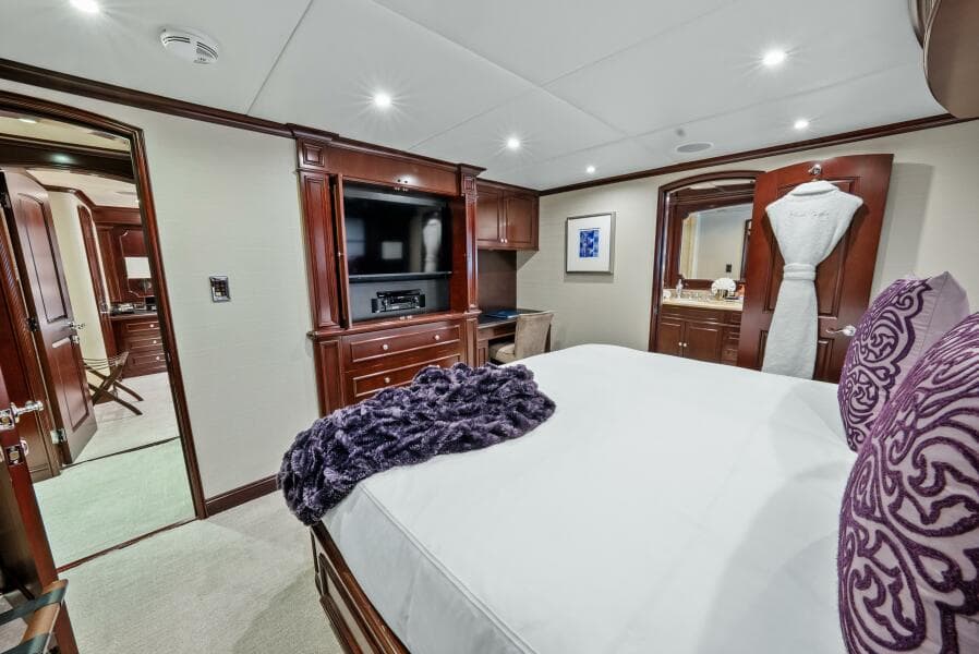 2005 Trinity Yachts Tri-Deck