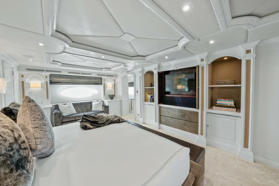 2005 Trinity Yachts Tri-Deck