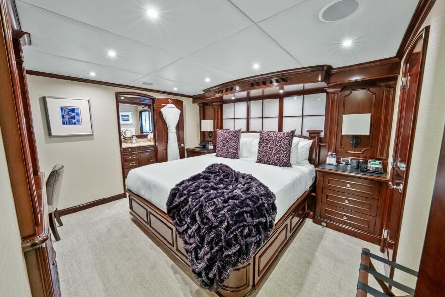 2005 Trinity Yachts Tri-Deck
