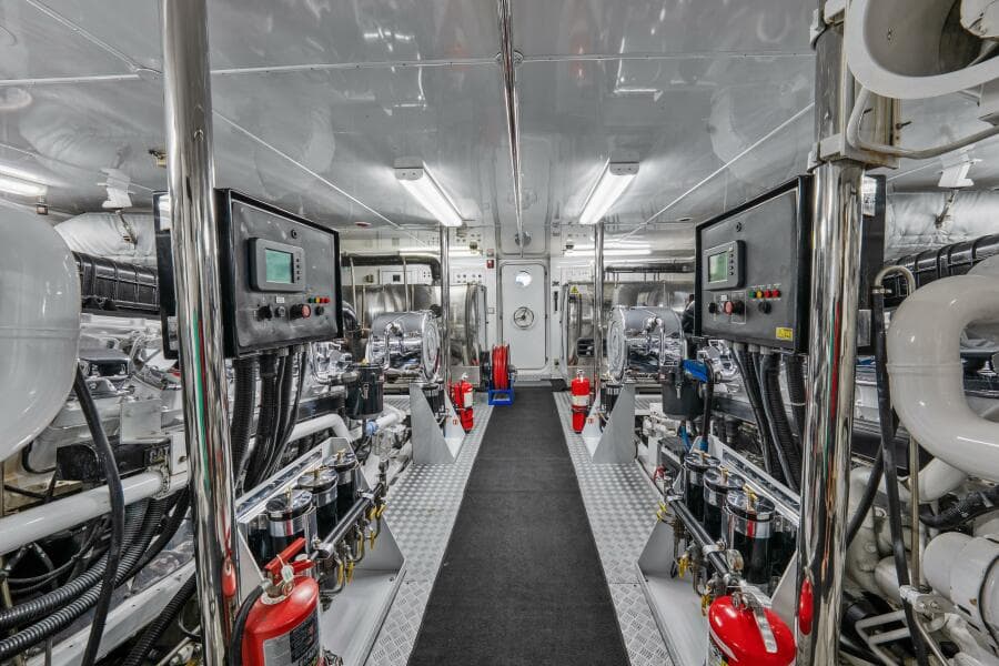 2005 Trinity Yachts Tri-Deck