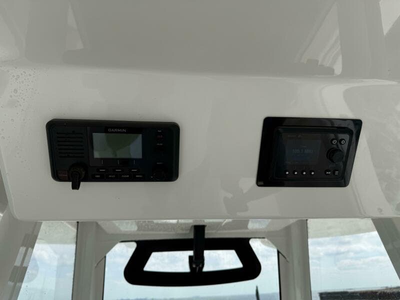 2020 Regulator 31 FS with Mezz