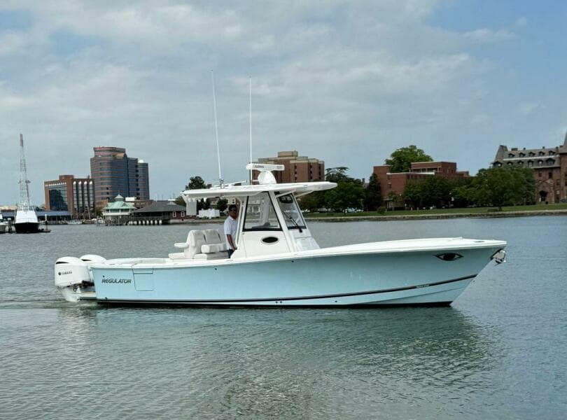 2020 Regulator 31 FS with Mezz