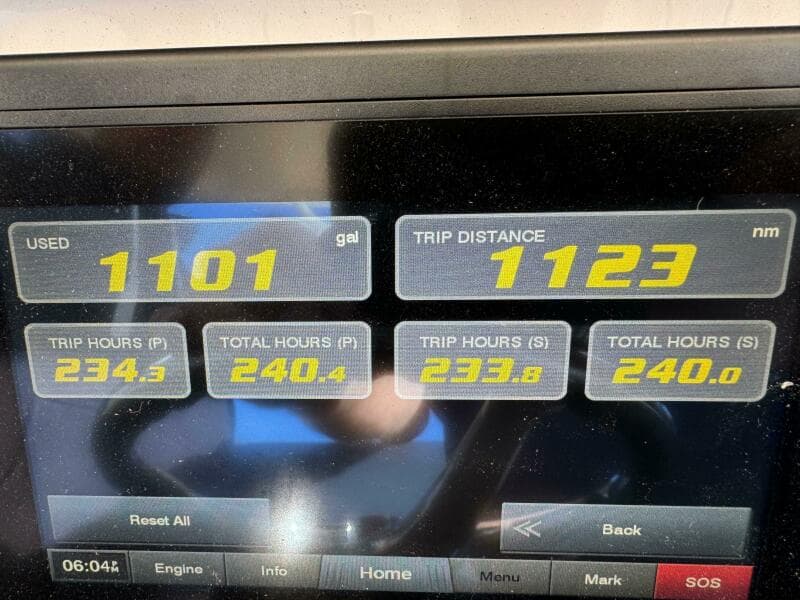 2020 Regulator 31 FS with Mezz