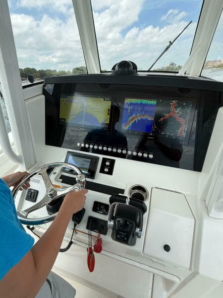 2020 Regulator 31 FS with Mezz