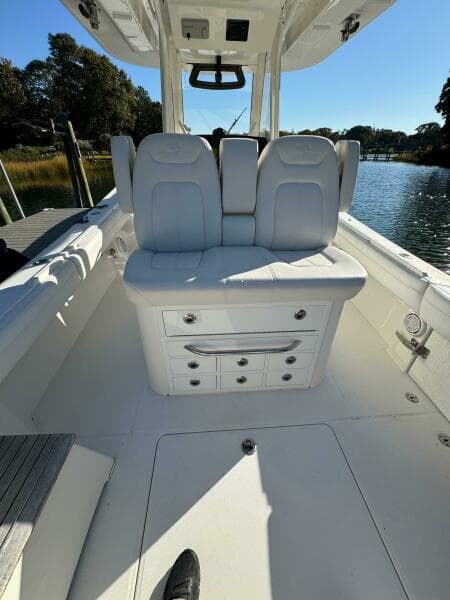 2020 Regulator 31 FS with Mezz