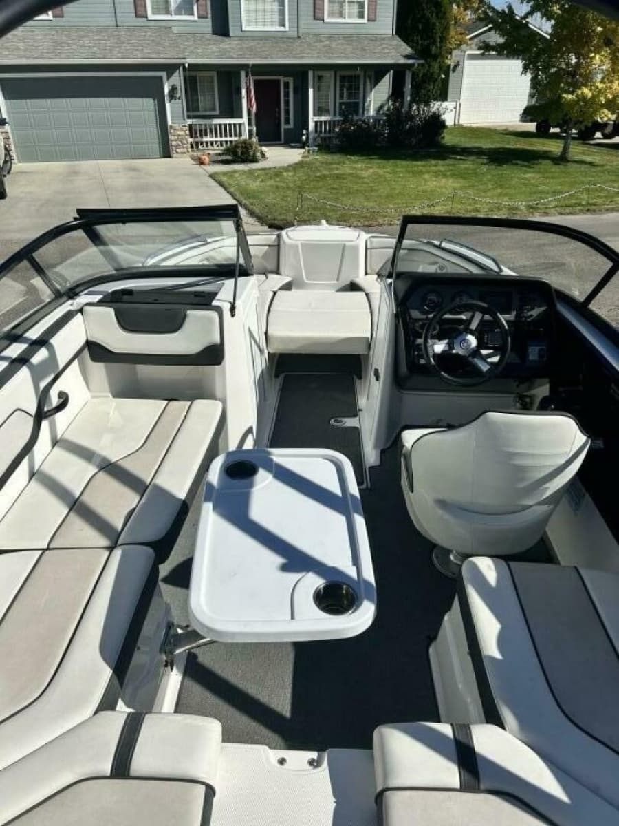 2019 Yamaha Boats AR210 - Photo 8