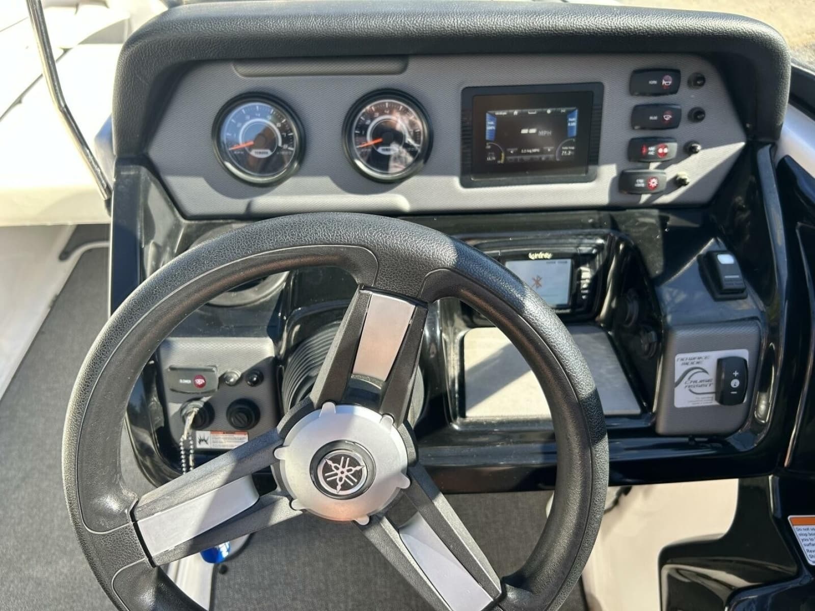2019 Yamaha Boats AR210 - Photo 11