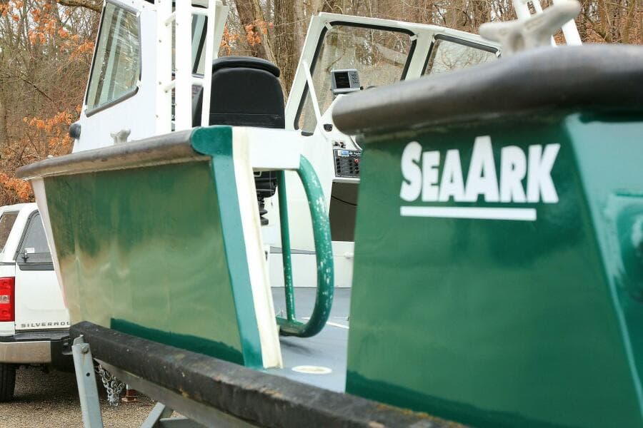 2002 SeaArk 25 V Commander SAMA 365