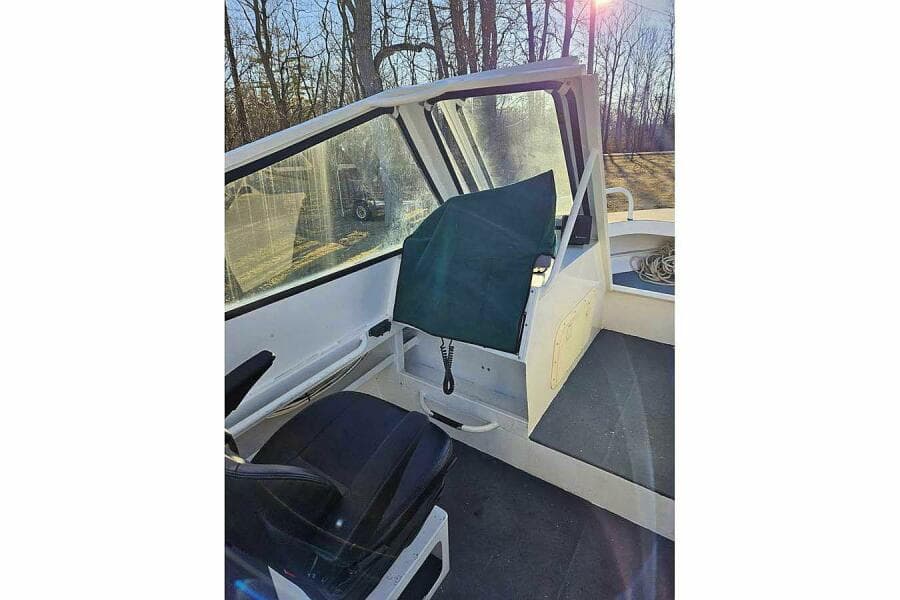 2002 SeaArk 25 V Commander SAMA 365