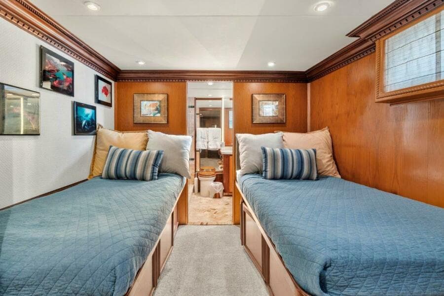 Broward 110 Envision - Stateroom