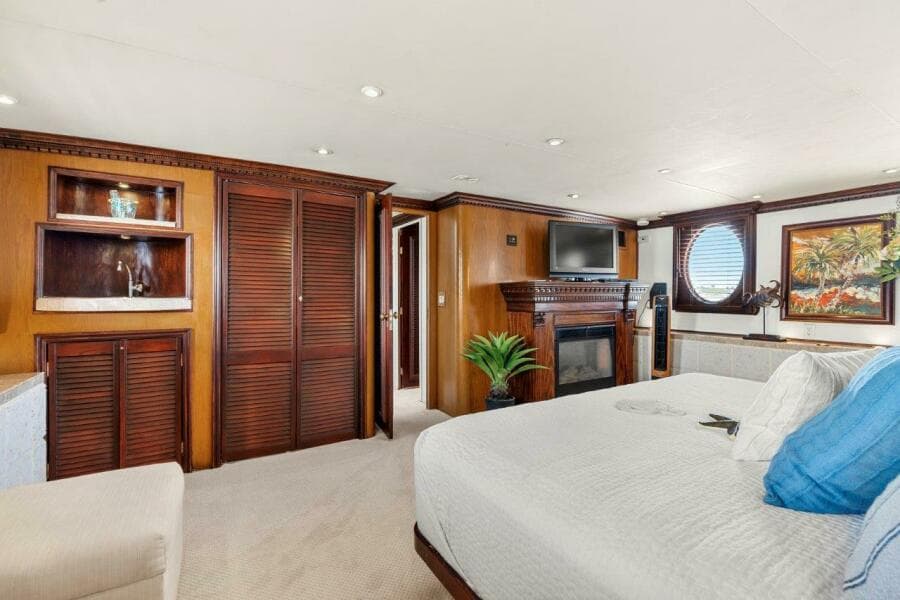 Broward 110 Envision - Stateroom