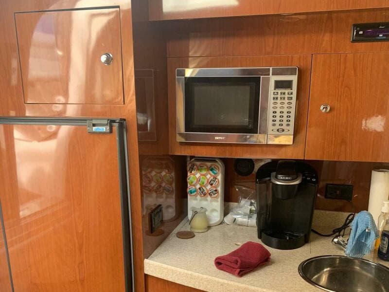 2005 Regal 3560 Commodore - Photo 5