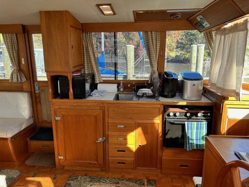 1986 Grand Banks Classic