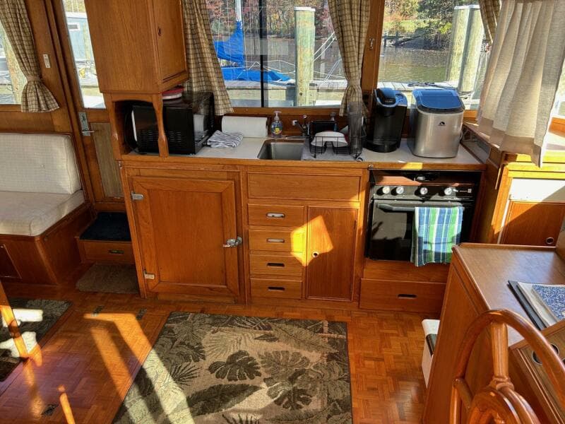 1986 Grand Banks Classic