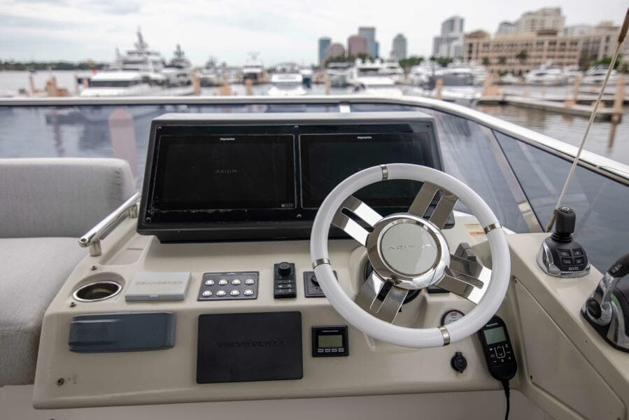 Azimut 70 Triple Play -