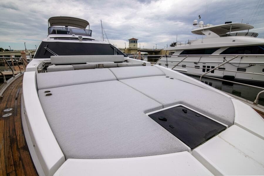 Azimut 70 Triple Play -