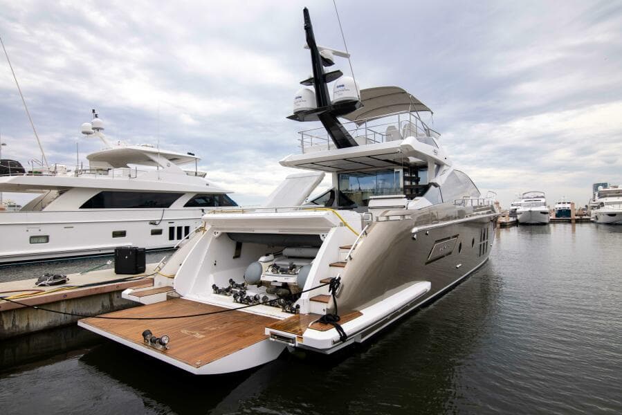Azimut 70 Triple Play -