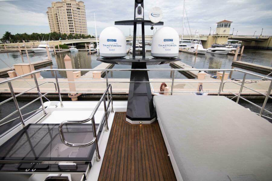Azimut 70 Triple Play -