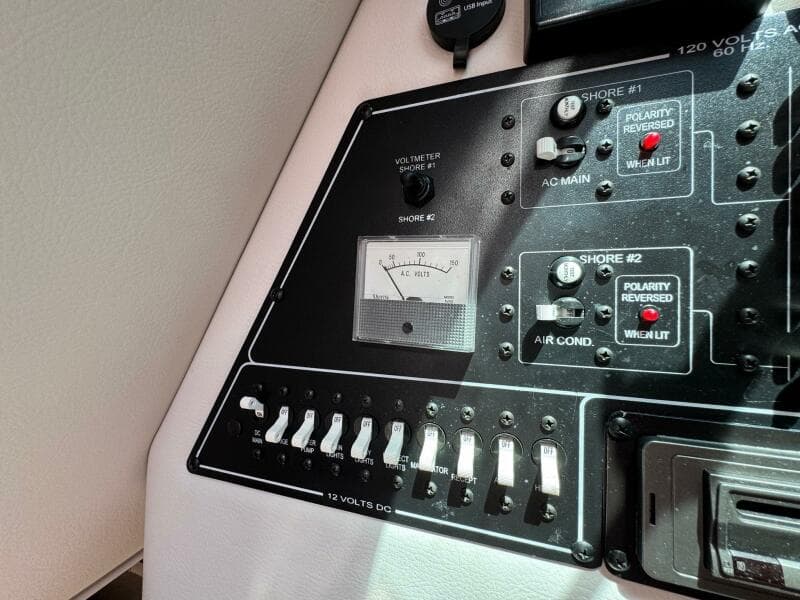 2020 Crownline 264CR