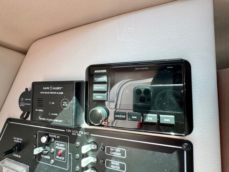 2020 Crownline 264CR