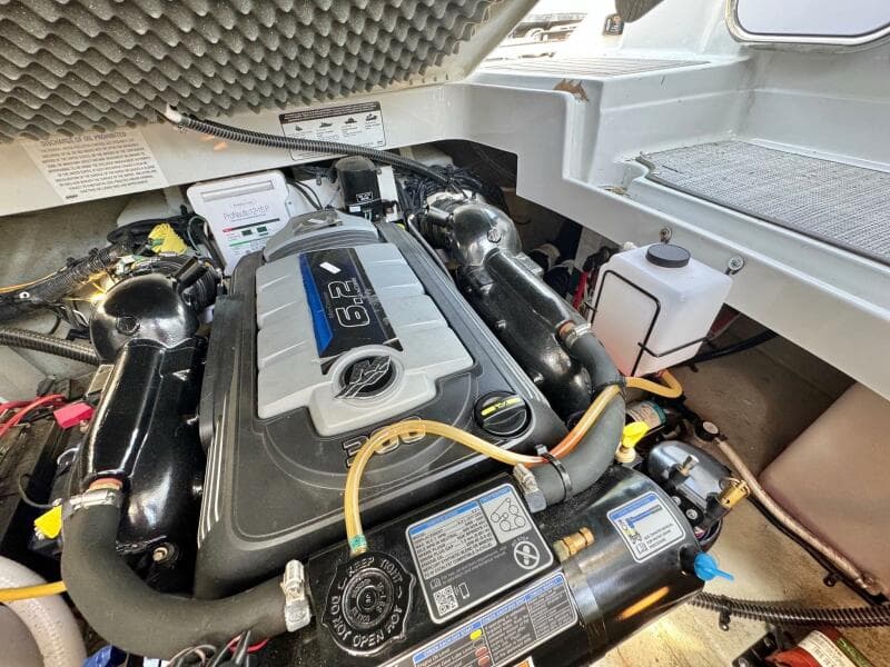 2020 Crownline 264CR