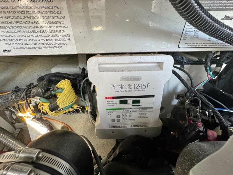 2020 Crownline 264CR